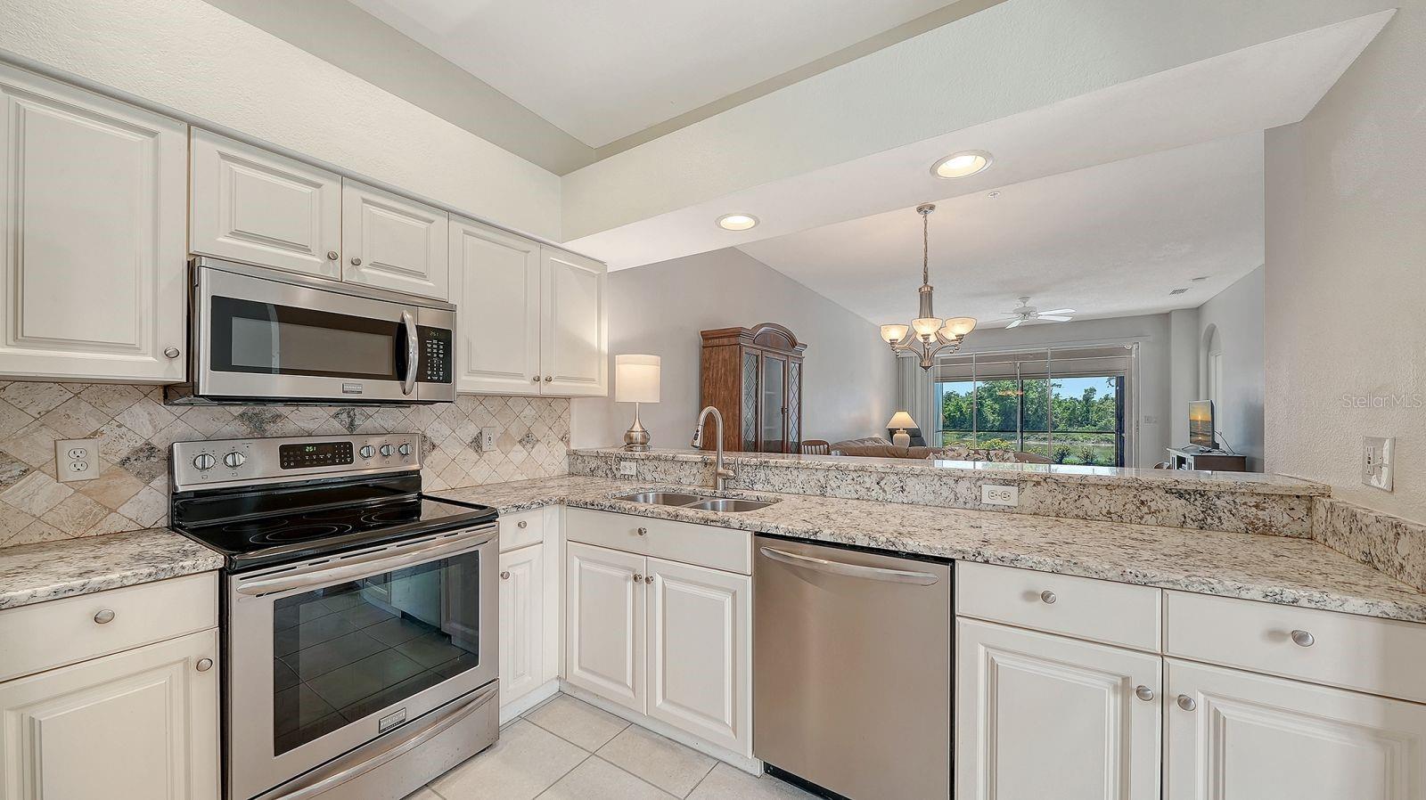 HERITAGE OAKS GOLF & COUNTRY CLUB - Residential