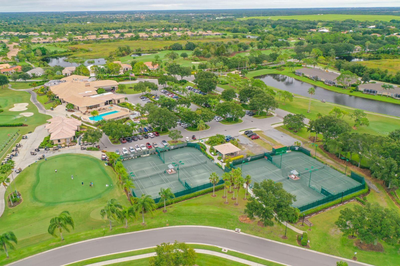 HERITAGE OAKS GOLF & COUNTRY CLUB - Residential