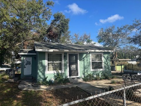 A home in WINTER HAVEN