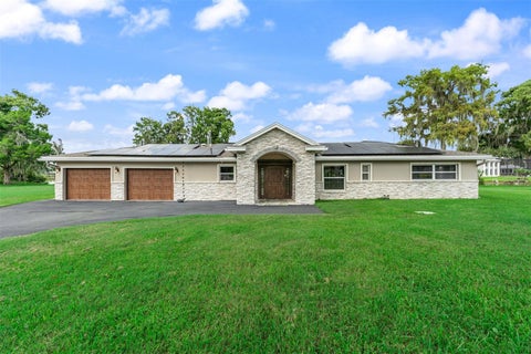 Photo of 1002 Loves Point Drive, Leesburg, FL 34748 (MLS # O6433733)