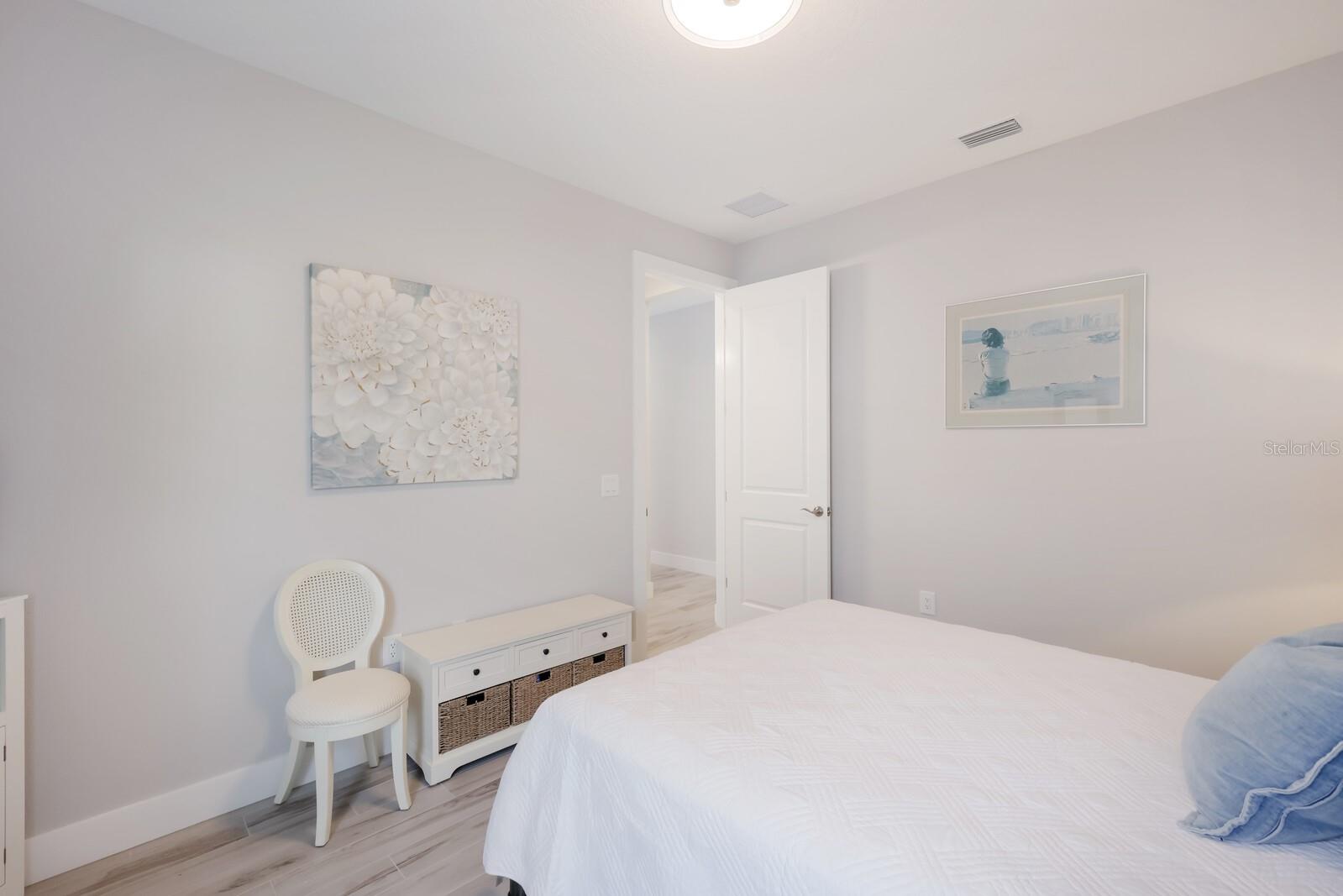 LAKEHOUSE COVE AT WATERSIDE - Residential