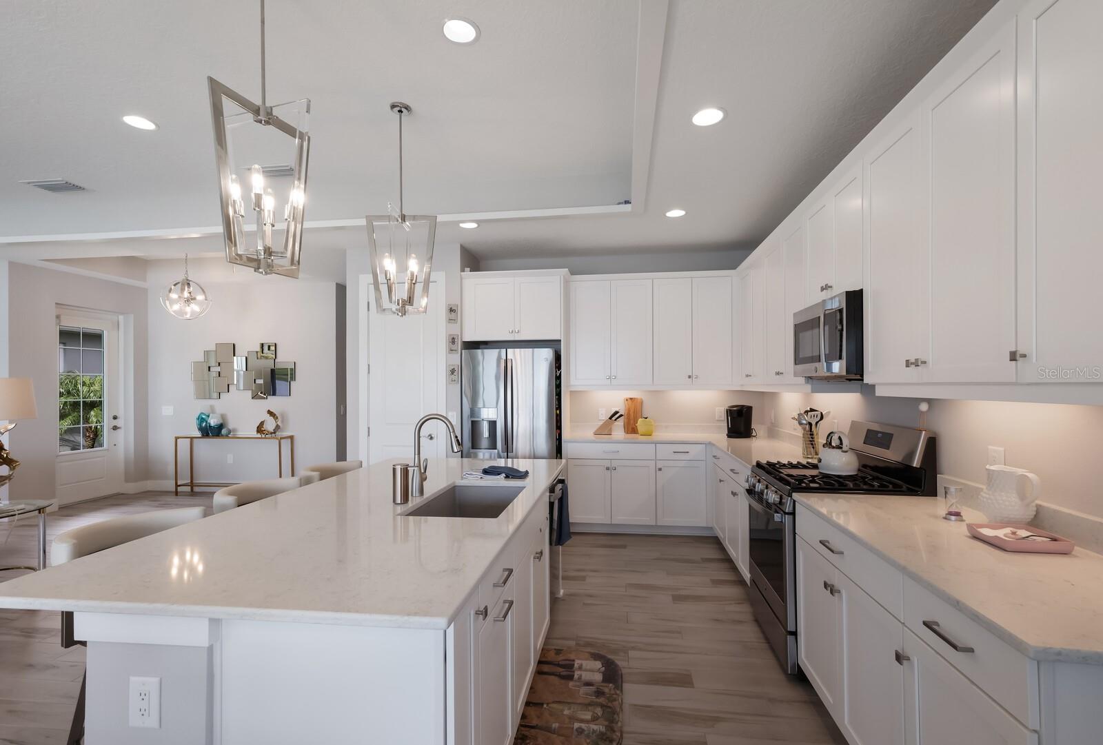 LAKEHOUSE COVE AT WATERSIDE - Residential