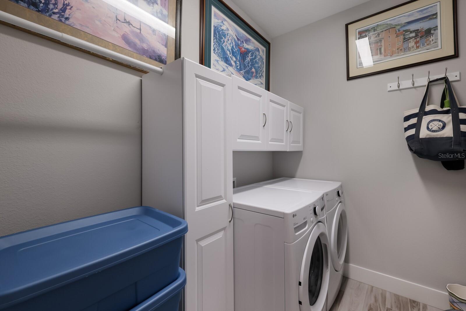 LAKEHOUSE COVE AT WATERSIDE - Residential