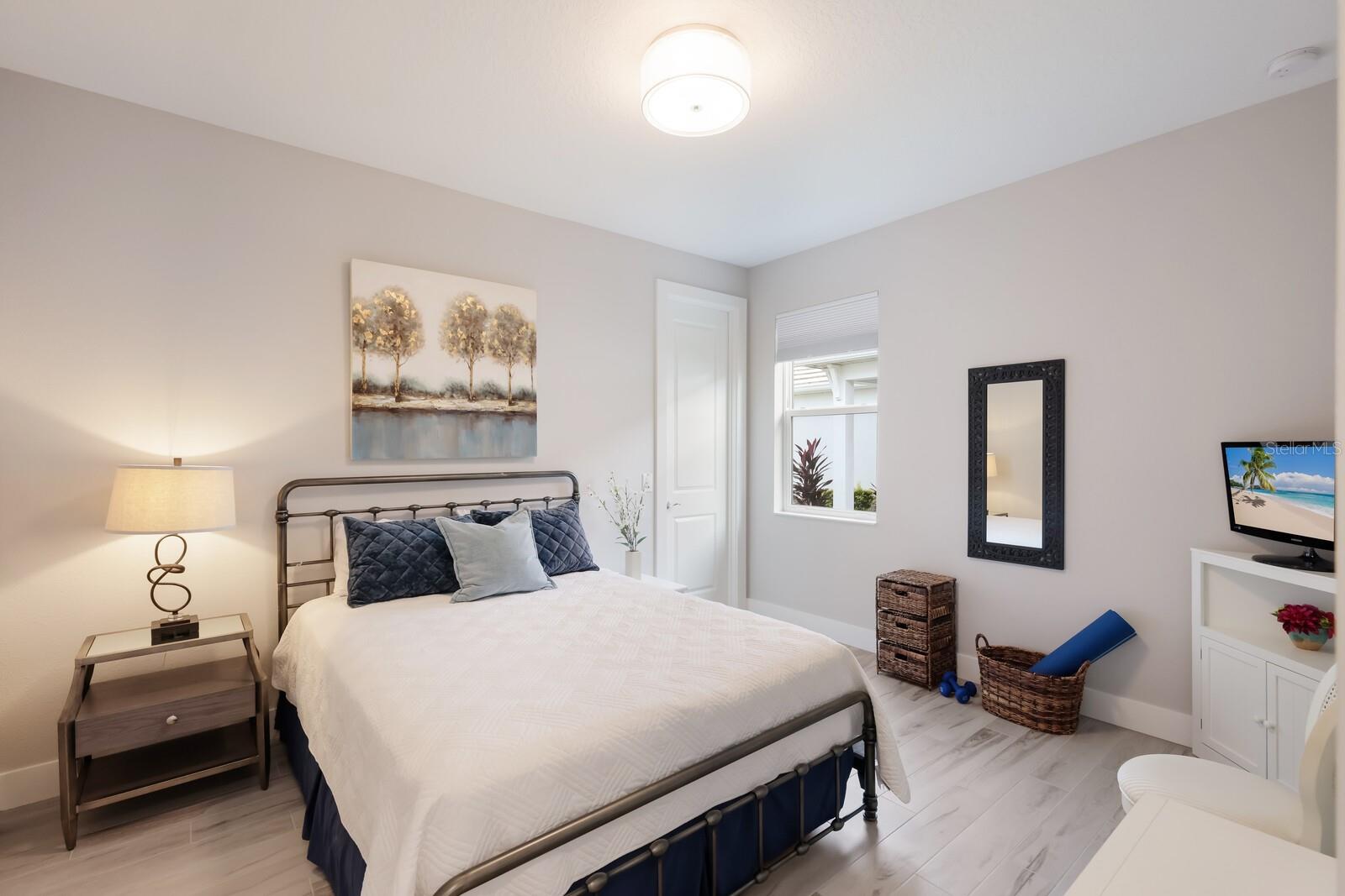 LAKEHOUSE COVE AT WATERSIDE - Residential