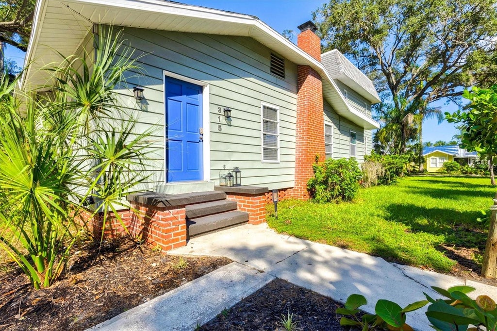 Photo of 315 29th Street NW, Bradenton, FL 34205 (MLS # A4708462)