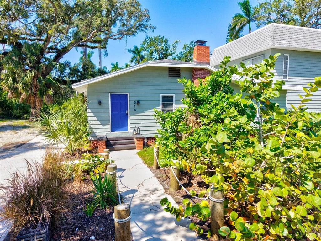 Photo of 315 29th Street NW, Bradenton, FL 34205 (MLS # A4708462)