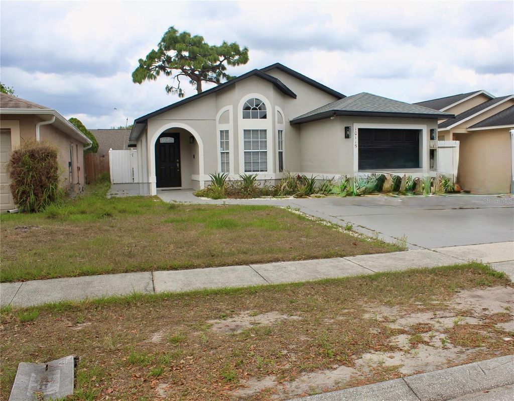 Photo of 10115 Vista Cove Lane, Orlando, FL 32825 (MLS # O6396932)
