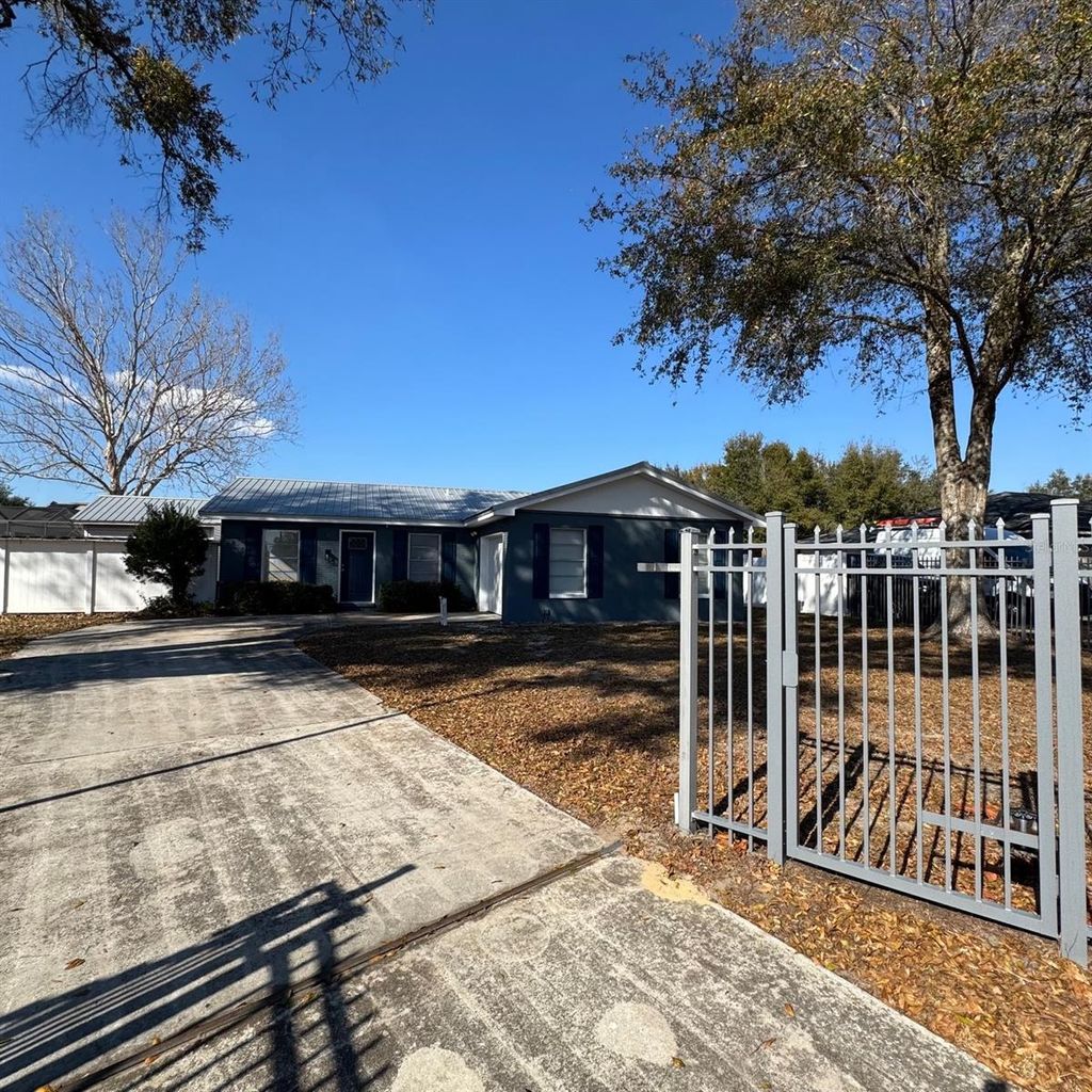 Photo of 1821 Kim Acres Lane, Dover, FL 33527 (MLS # TB8476240)