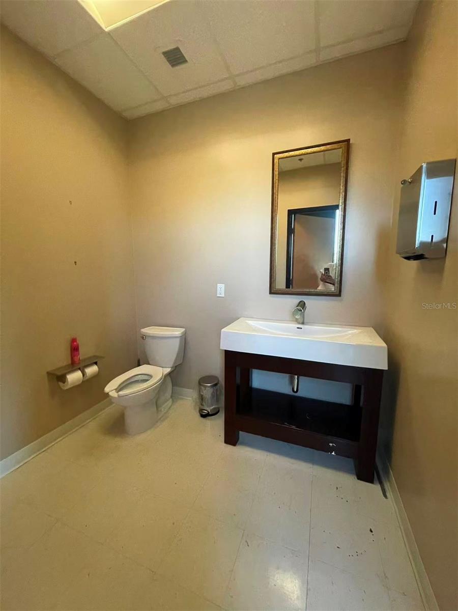 DREWTINA COMMERCE CENTER - Commercial Sale