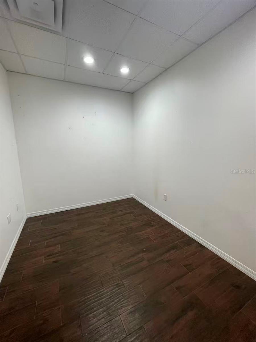 DREWTINA COMMERCE CENTER - Commercial Sale