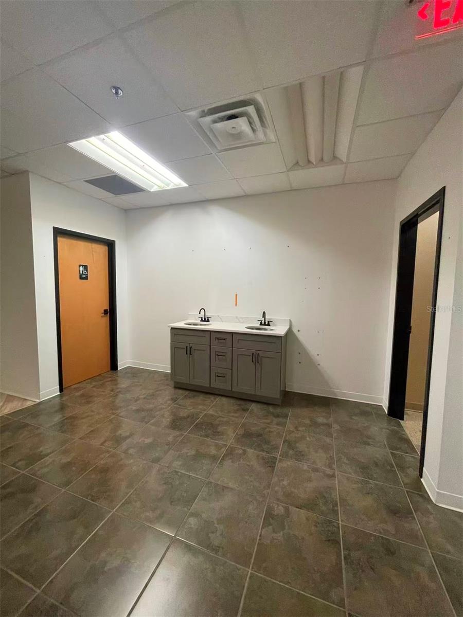 DREWTINA COMMERCE CENTER - Commercial Sale