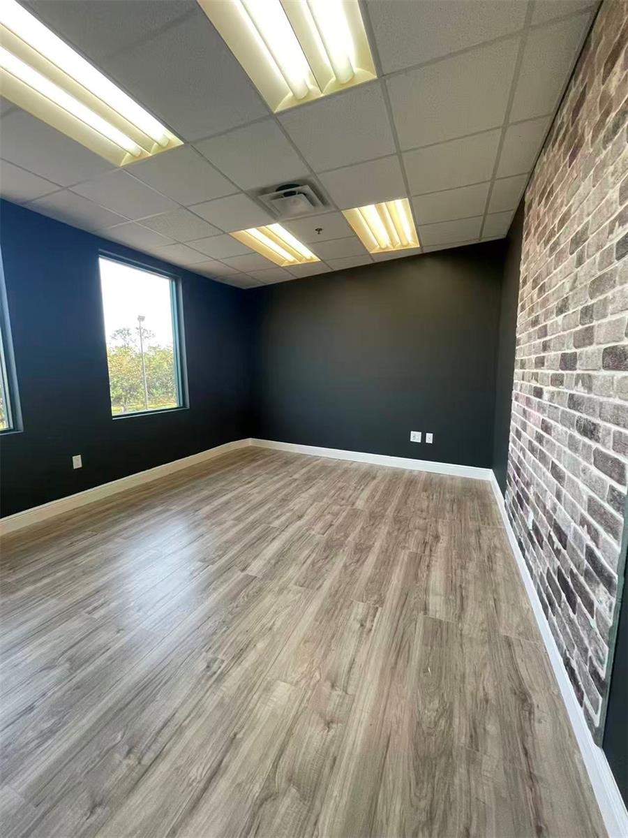 DREWTINA COMMERCE CENTER - Commercial Sale