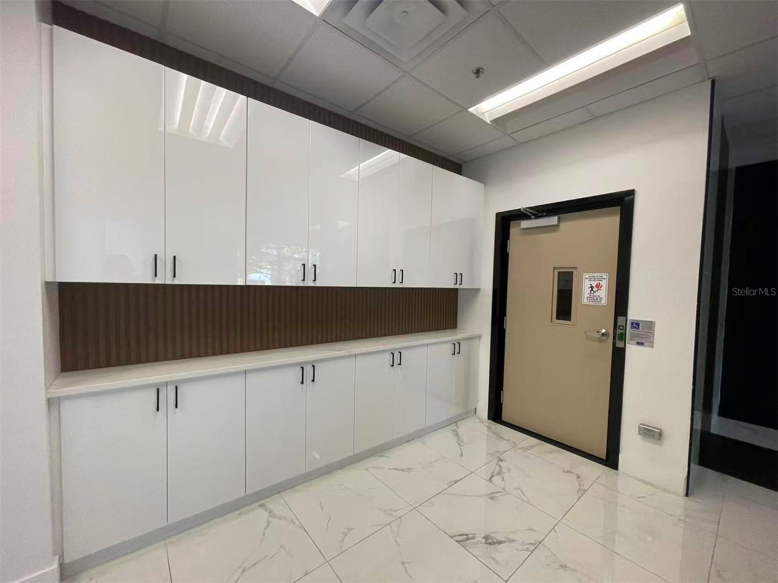 DREWTINA COMMERCE CENTER - Commercial Sale