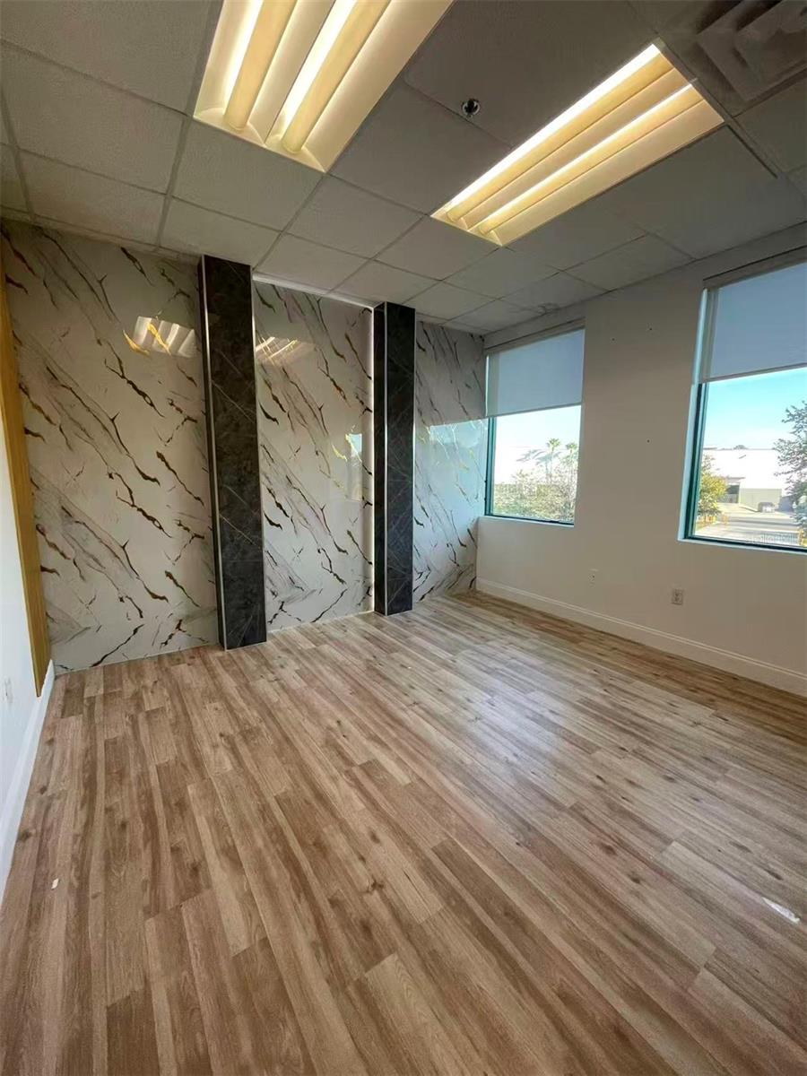 DREWTINA COMMERCE CENTER - Commercial Sale