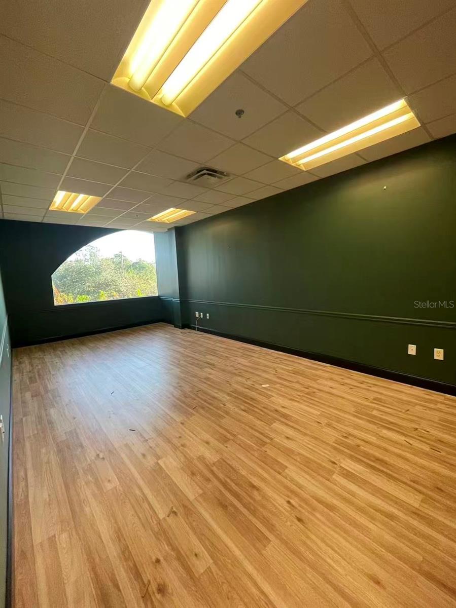 DREWTINA COMMERCE CENTER - Commercial Sale