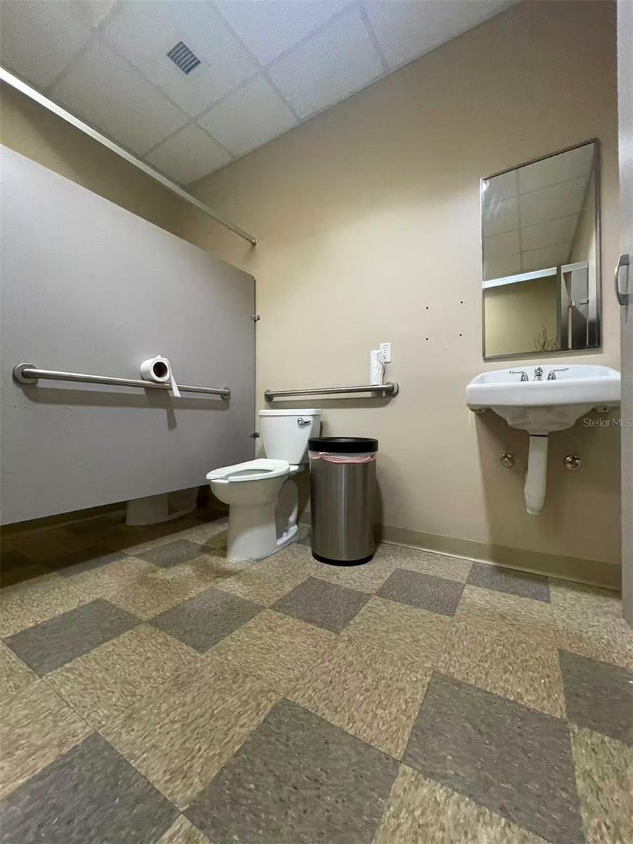 DREWTINA COMMERCE CENTER - Commercial Sale