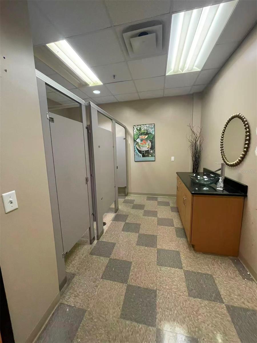 DREWTINA COMMERCE CENTER - Commercial Sale