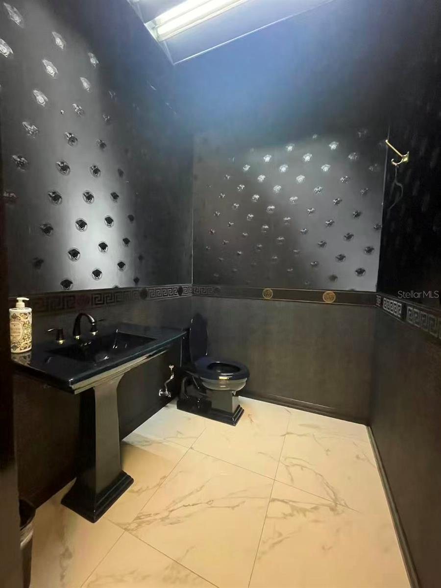 DREWTINA COMMERCE CENTER - Commercial Sale