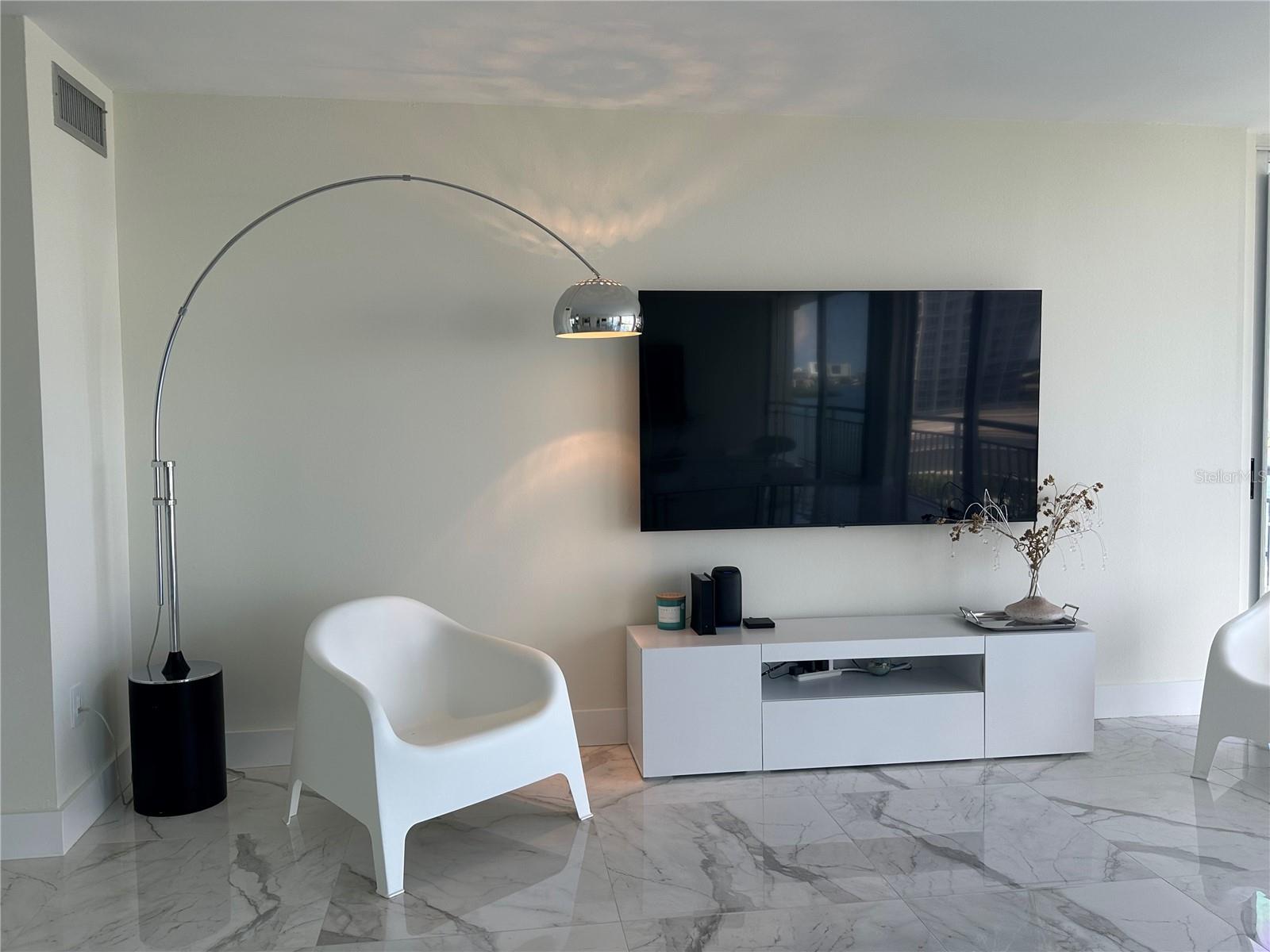 PIERCE 100 CONDO - Residential Lease