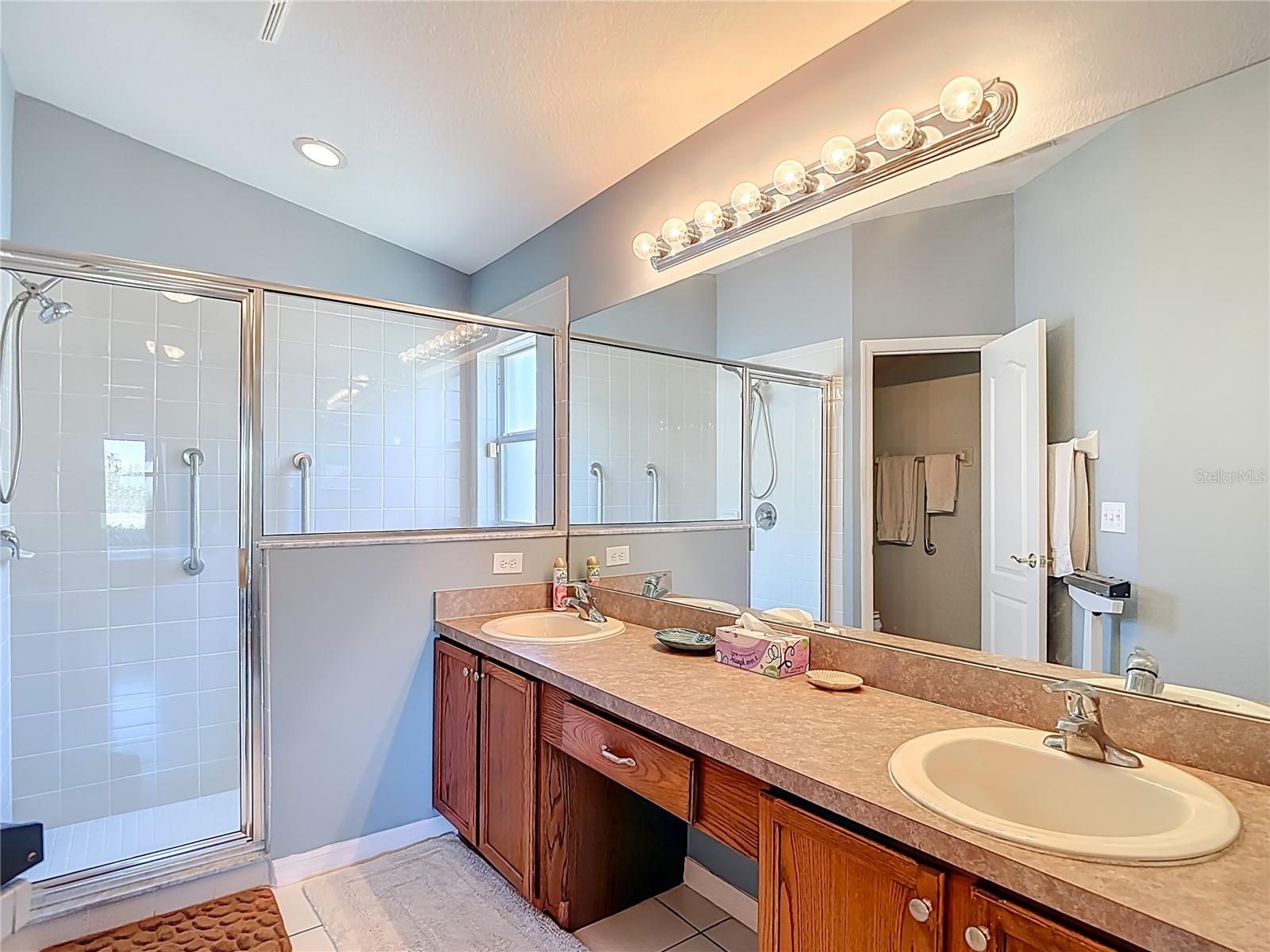 TAMPA BAY GOLF&TENNIS CLB PH V - Residential