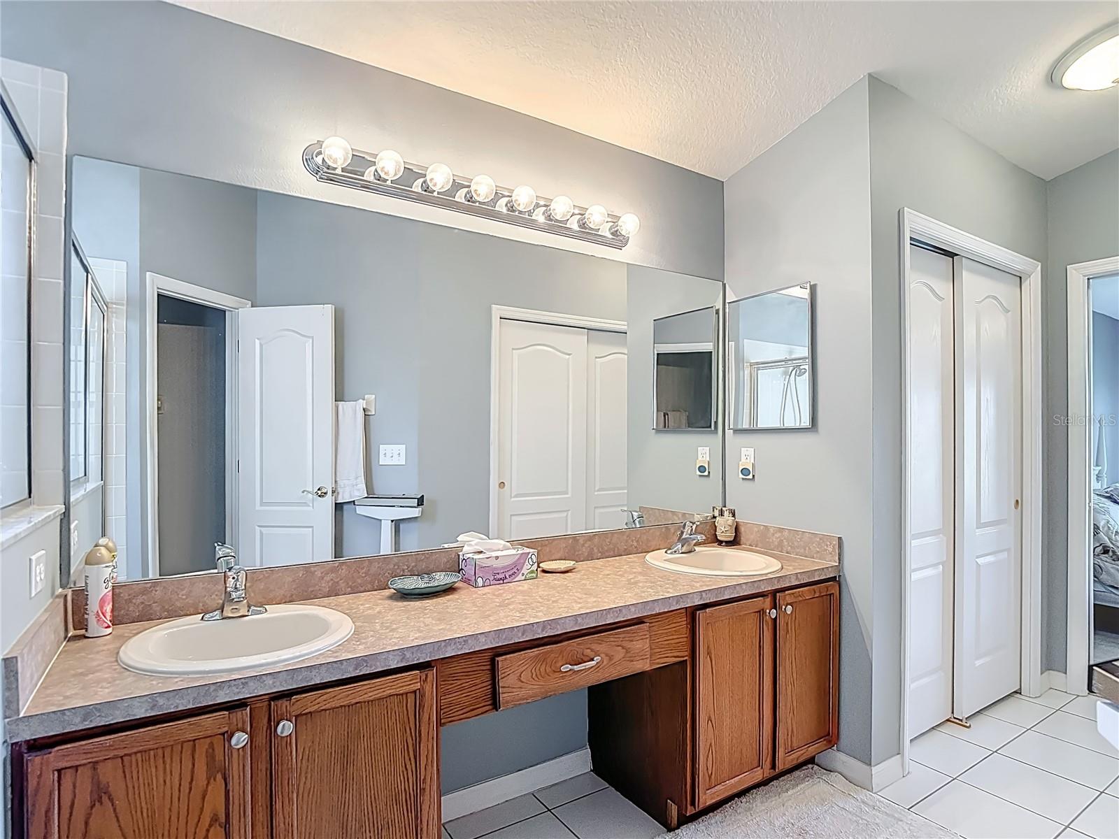 TAMPA BAY GOLF&TENNIS CLB PH V - Residential