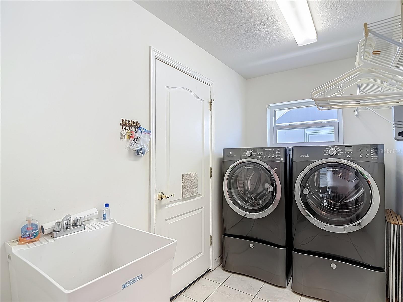 TAMPA BAY GOLF&TENNIS CLB PH V - Residential