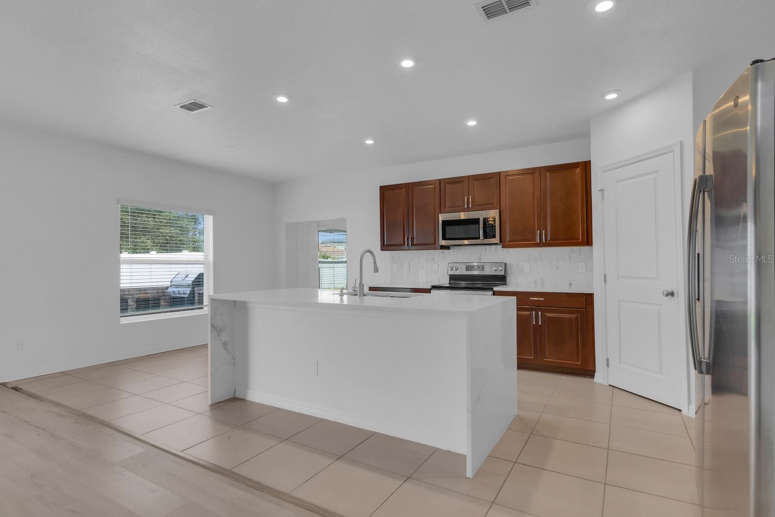 SAWGRASS BAY - Residential