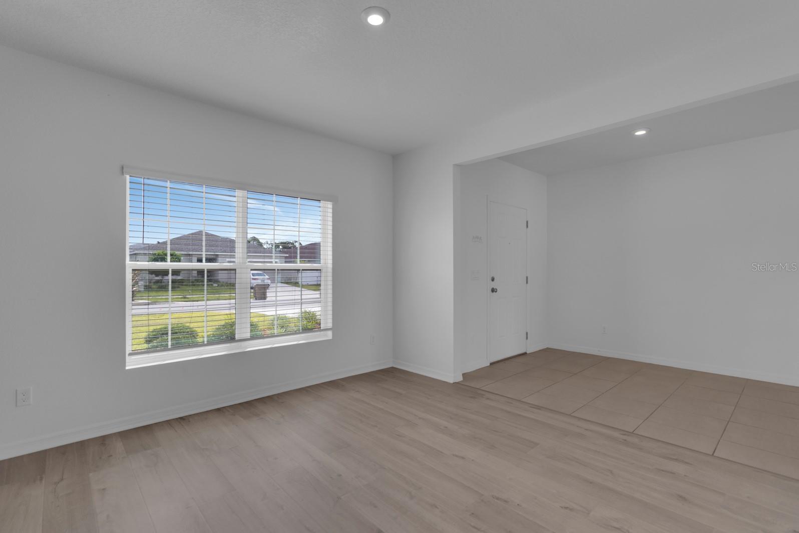 SAWGRASS BAY - Residential