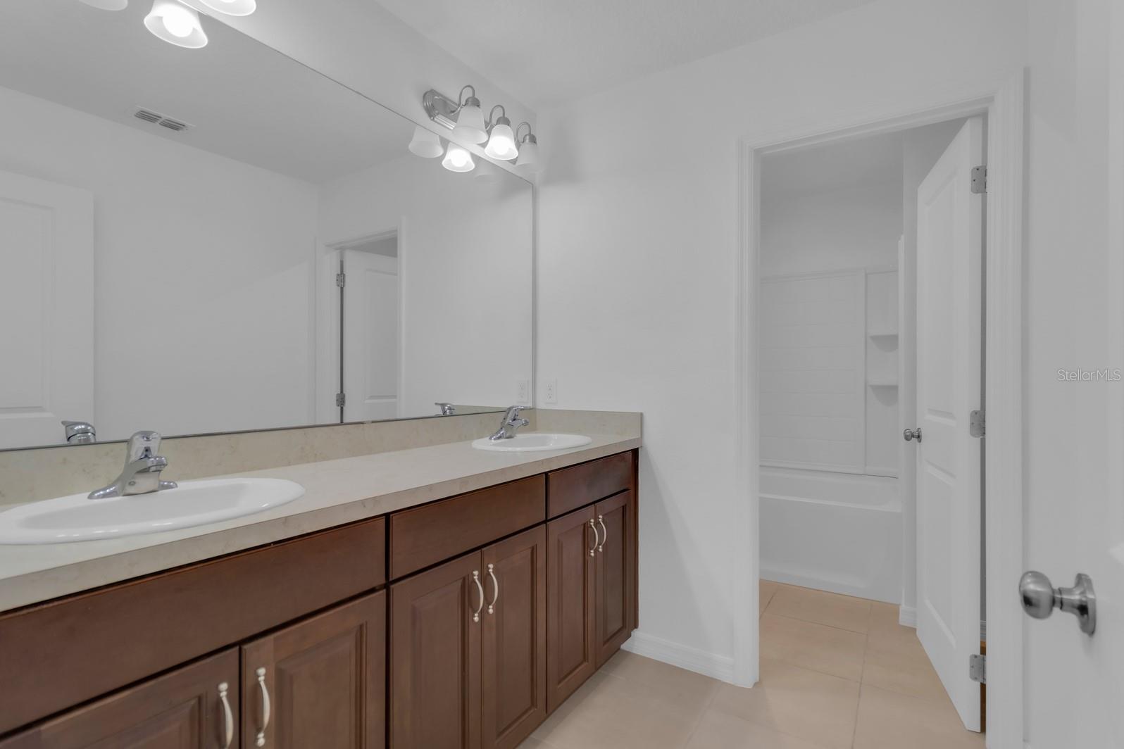 SAWGRASS BAY - Residential