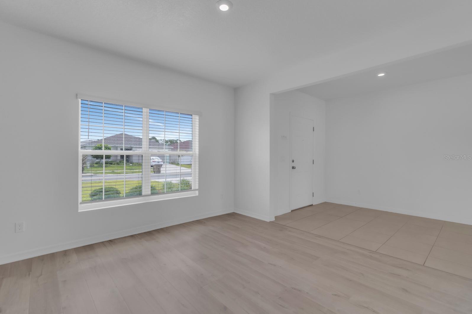 SAWGRASS BAY - Residential