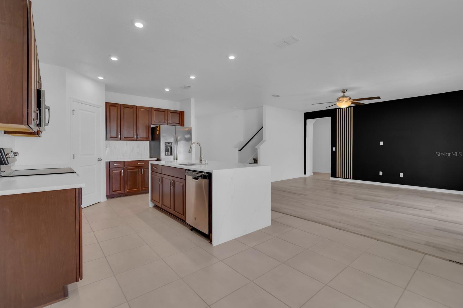 SAWGRASS BAY - Residential