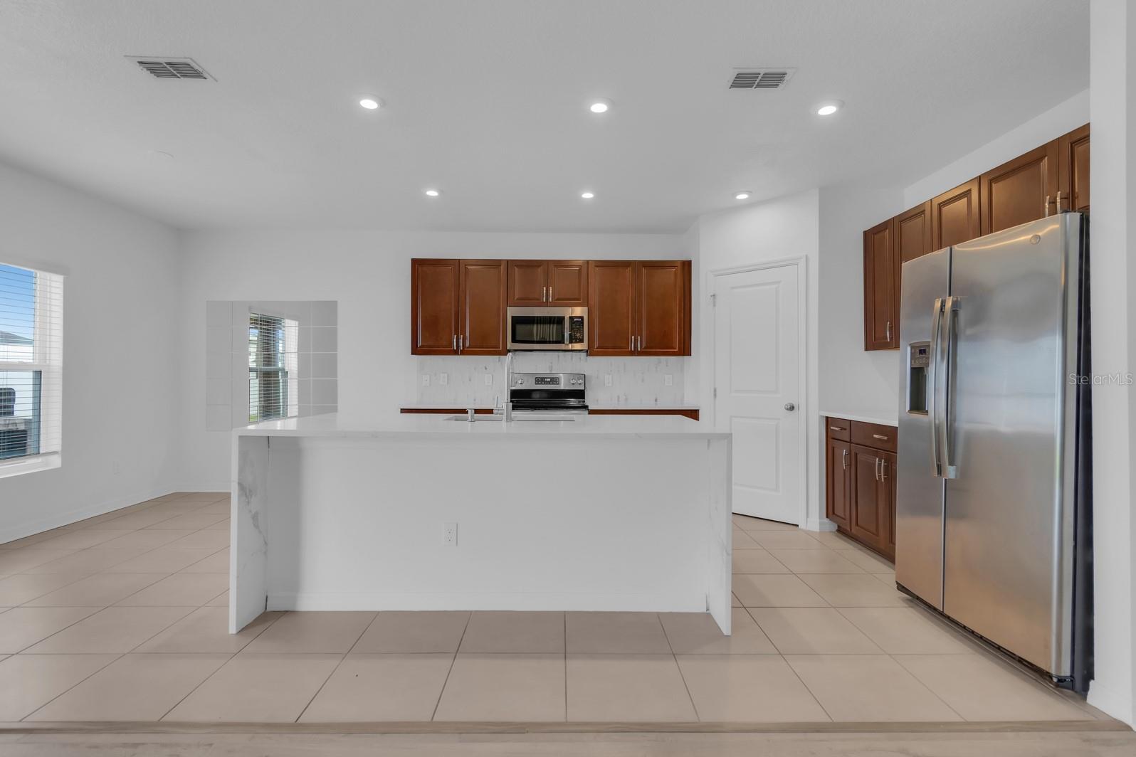 SAWGRASS BAY - Residential