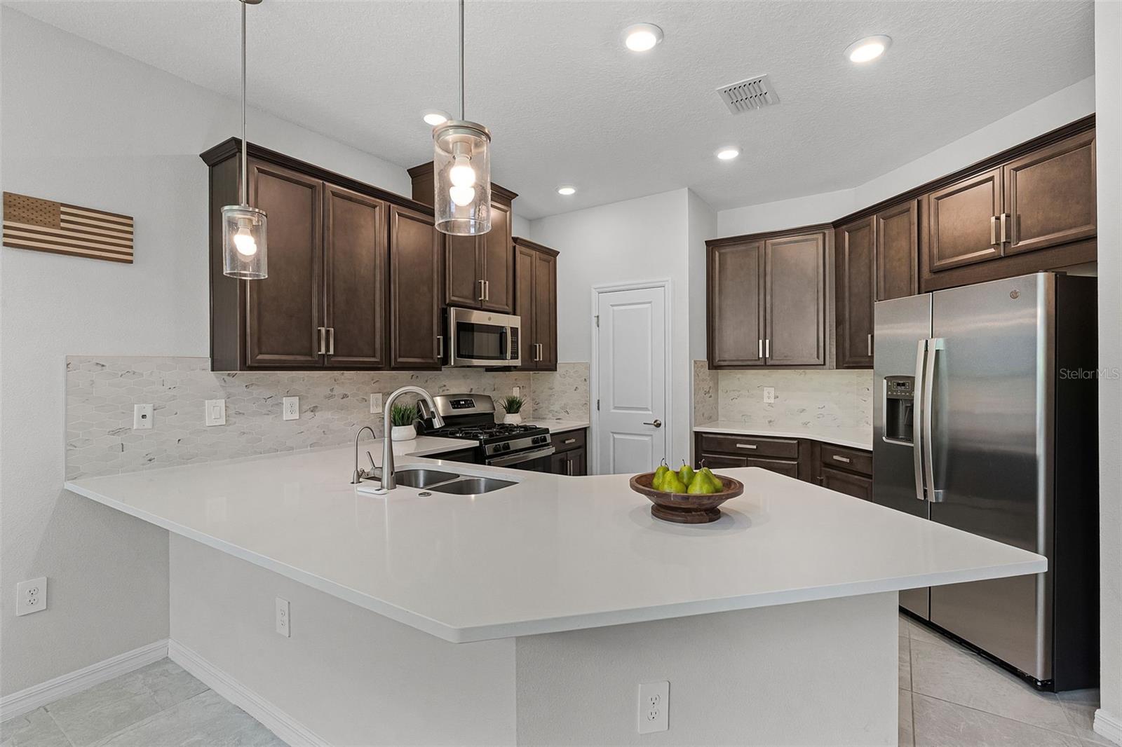 2865 HIGH POINTE STREET