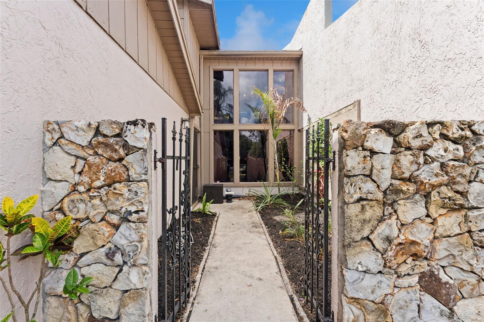 1200 ROYAL OAK DRIVE