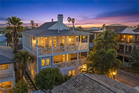 Photo of 114 88th Avenue, Treasure Island, FL 33706 (MLS # TB8454365)