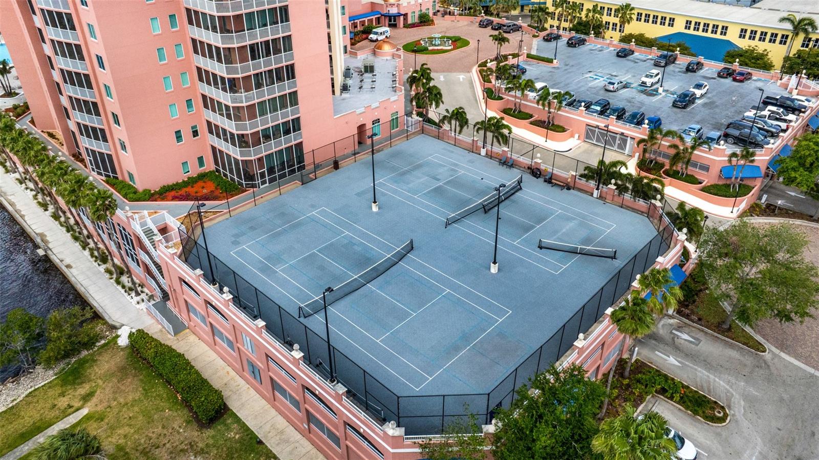 ST TROPEZ - Residential