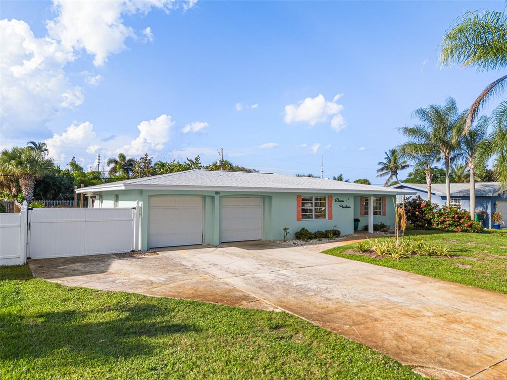 Photo of 1114 Seminole Drive, Satellite Beach, FL 32937 (MLS # O6357548)