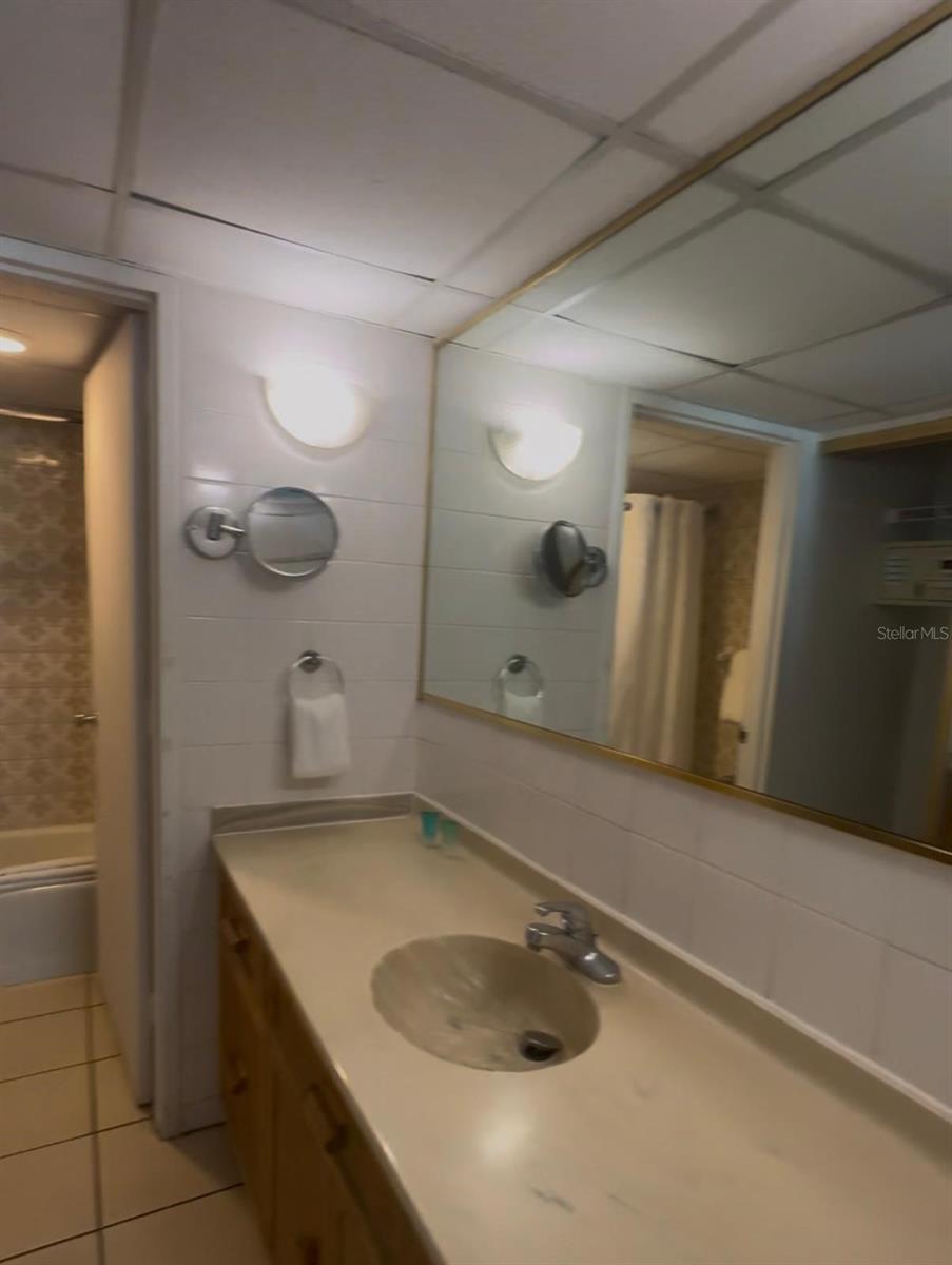 COND. ESJ TOWERS - Residential