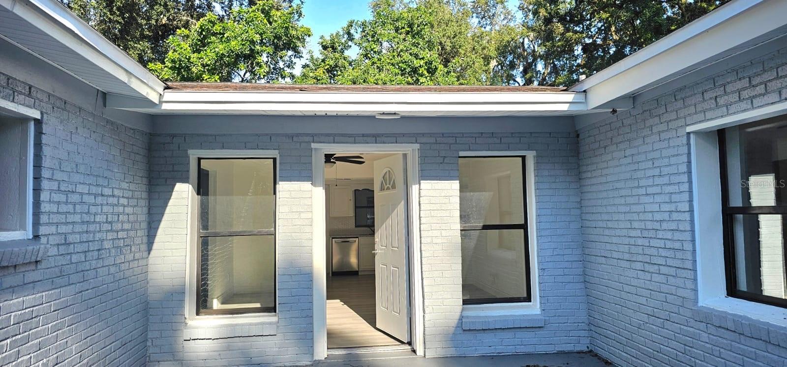 2525 POINSETTA AVENUE