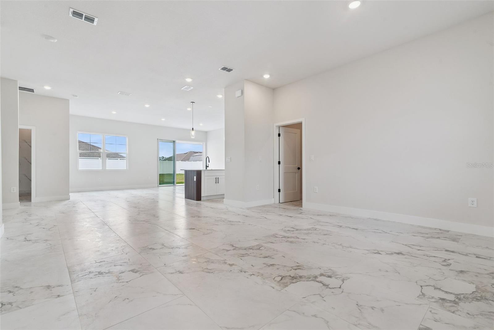 DIAMOND RDG UN #2 - Residential