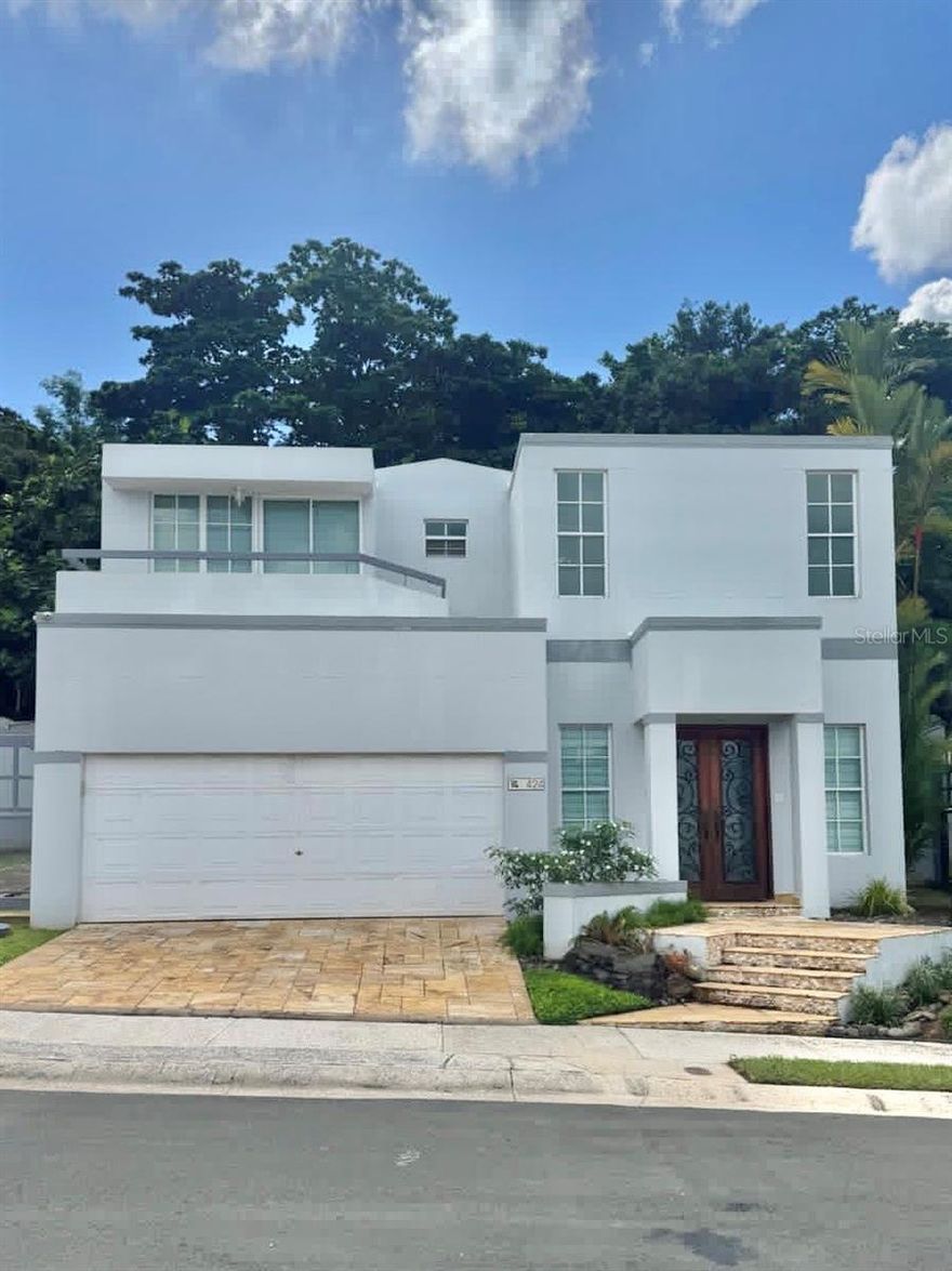 Beautiful home in Montehiedra. The rent includes HOA ($236.00 monthly), pool maintenance, gardening services, inverter maintenance every 6 months, and security fees. The property features 4 spacious bedrooms and 3.5 bathrooms, including one in the pool area, which also has a jacuzzi, stools and a table inside the water, fountains, a swim-up bar with sink and countertop for appetizers. It includes a water cistern with electric pump, 5 inverter A/C units, refrigerator, stove, microwave, dishwasher, and lighting fixtures. Covered terrace with ceiling fans. Large backyard area for activities with no rear neighbors.

Additionally, the community offers a clubhouse with pool, gym, two tennis courts, a basketball court, and an activity room.

FOR RENT ONLY – NOT FOR SALE