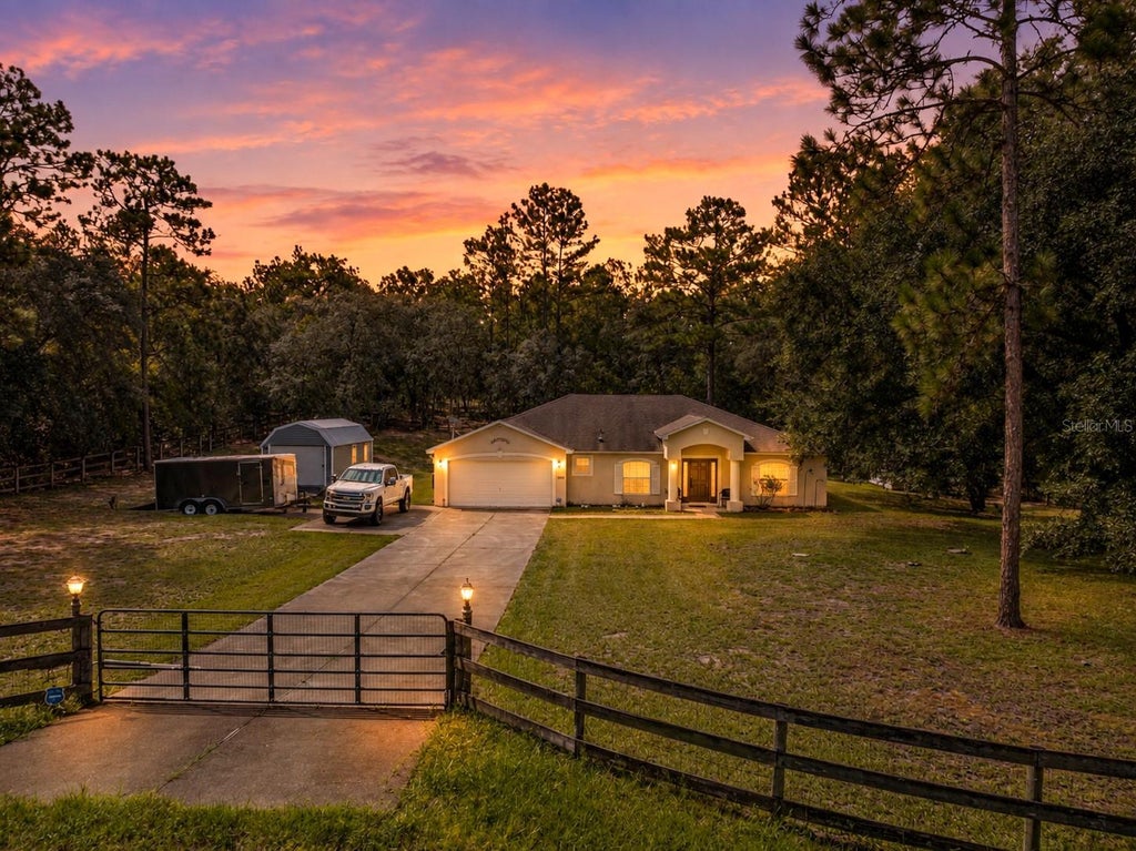 Photo of 13238 SW 88th Street, Dunnellon, FL 34432 (MLS # OM731849)