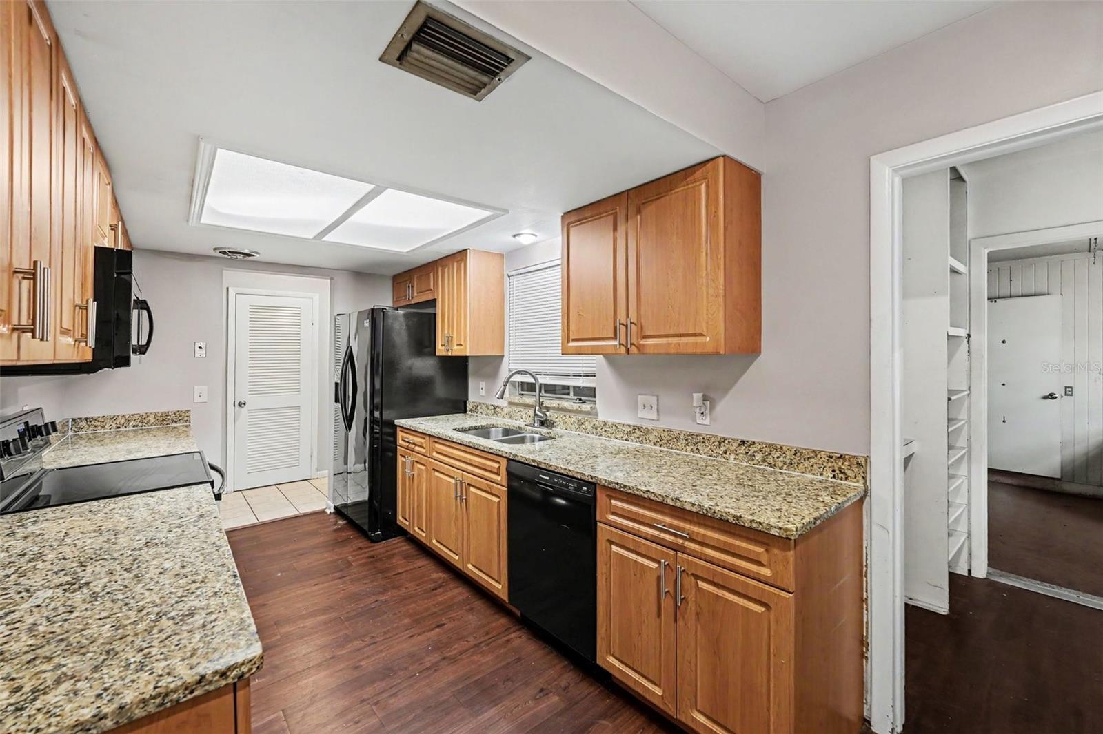 FLORAL GARDENS UNIT 2 - Residential Lease
