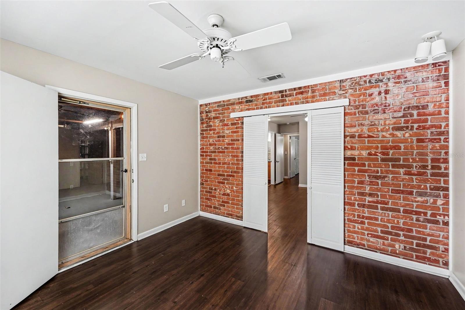 FLORAL GARDENS UNIT 2 - Residential Lease