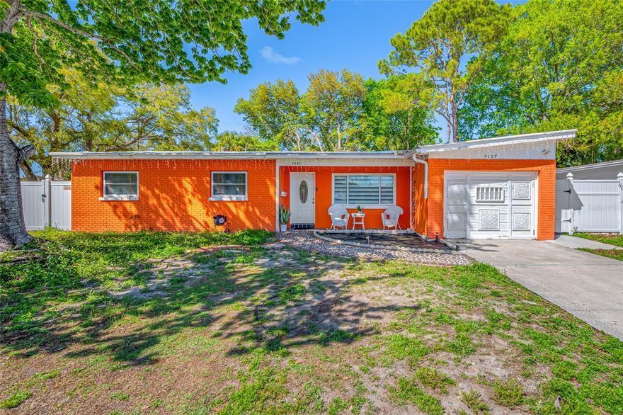 Discover this excellent property located in a highly desirable area of Tampa. This versatile home offers both comfortable living and great income potential.
The main house features 4 bedrooms and 2 bathrooms, providing spacious living areas perfect for families. In addition, the property includes two fully independent studio units, each with private access, making them ideal for extended family, guests, or potential rental income.
The main residence also features an outdoor kitchen, perfect for entertaining and enjoying Florida’s beautiful weather. The property also includes a private swimming pool, creating a great space for relaxation and gatherings.
Conveniently located near shopping, dining, and major roadways, this property offers both comfort and flexibility. Whether you are looking for a primary residence with additional income potential or a great investment opportunity, this home is a must-see.