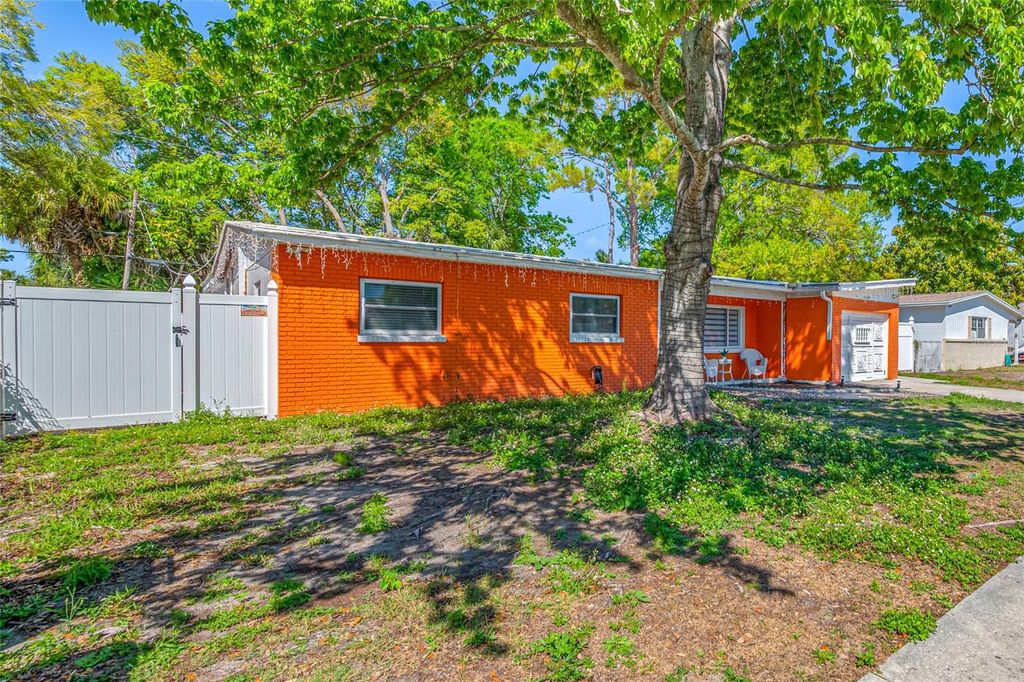 Photo of 7607 W Hanna Avenue, Tampa, FL 33615 (MLS # TB8486272)