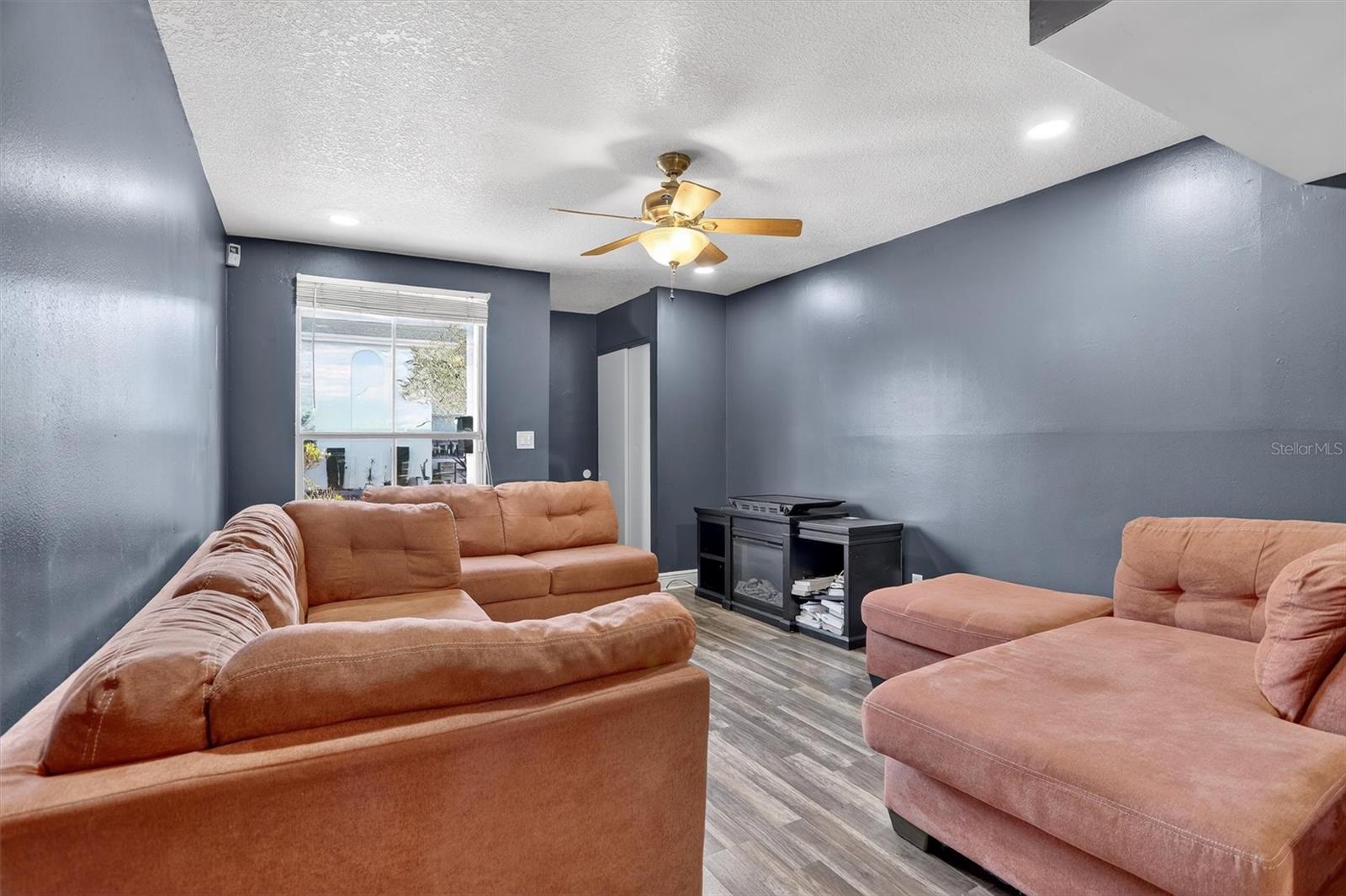 TAMPA VILLAS SOUTH UNIT 1 - Residential Lease