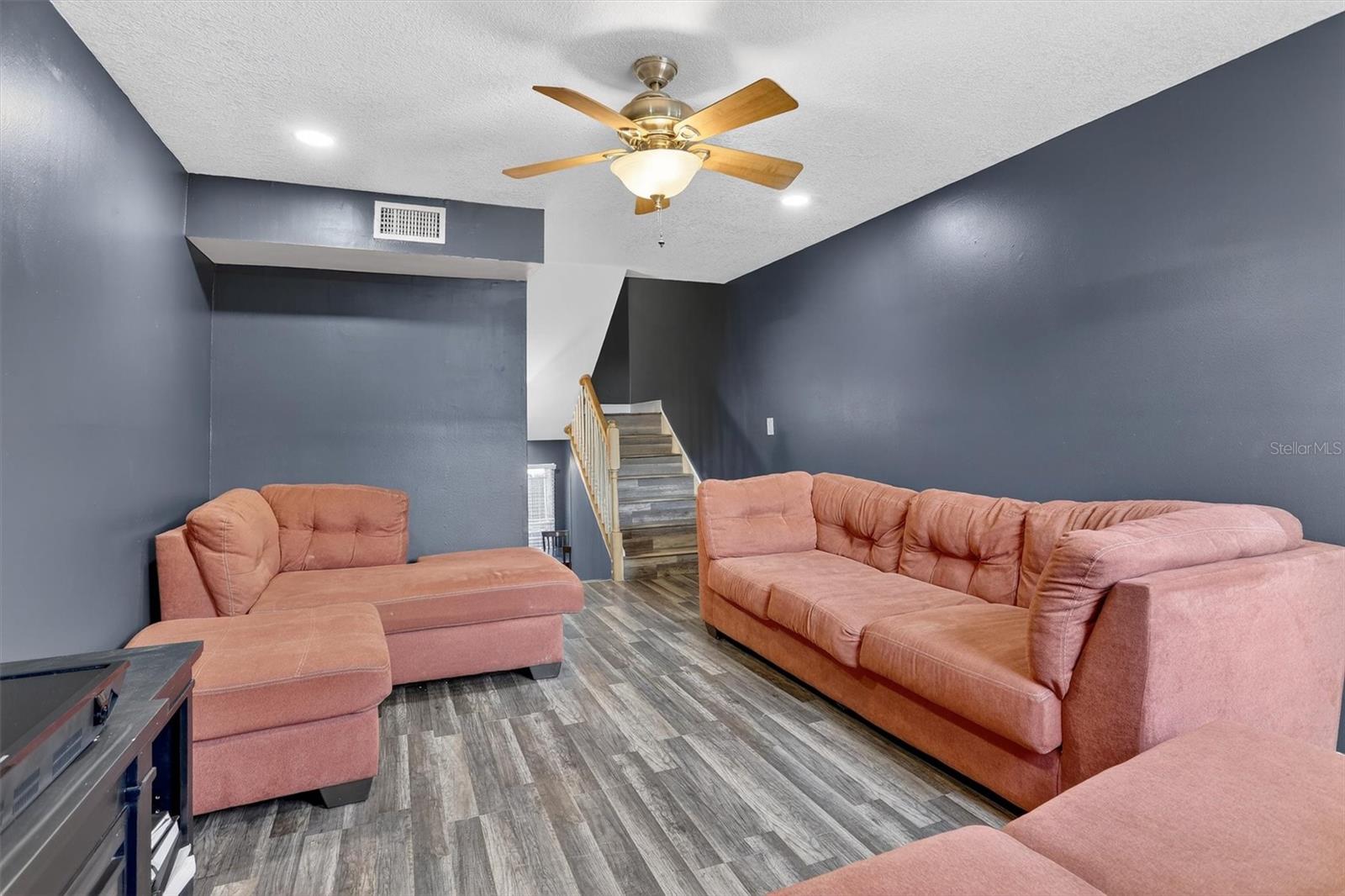 TAMPA VILLAS SOUTH UNIT 1 - Residential Lease