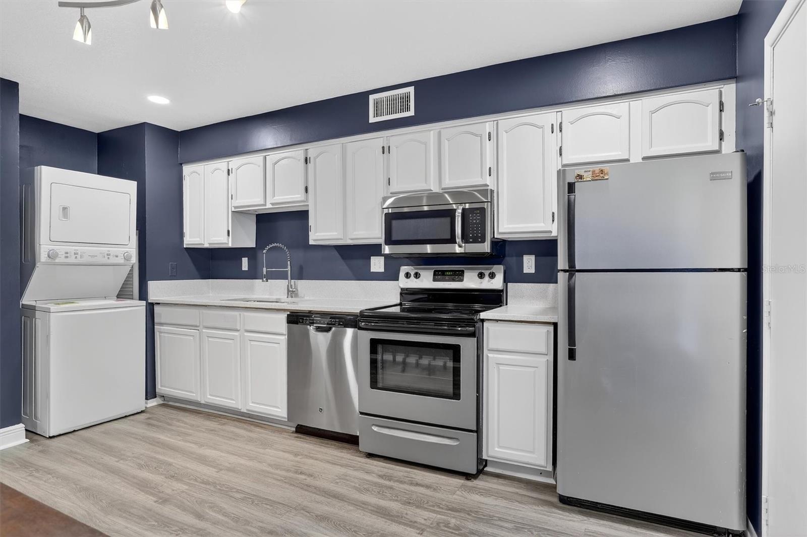 TAMPA VILLAS SOUTH UNIT 1 - Residential Lease