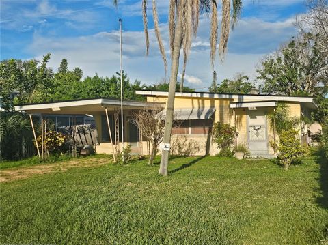 Photo of 1211 Bay Palm Boulevard, Indian Rocks Beach, FL 33785 (MLS # TB8431479)